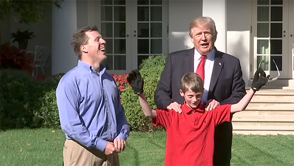 Niño cumple su sueño de cortar el césped de la Casa Blanca: le escribió a Trump y aceptó