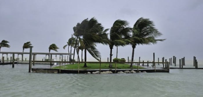 Un fortalecido huracán Irma impacta las islas del sur de Florida