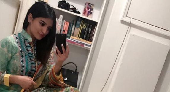 Joven hindú quemada con ácido muestra asombrosa recuperación a dos meses del ataque