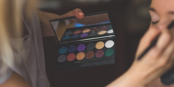 Los 4 tonos de sombras que deberías usar si quieres resaltar tus ojos cafés