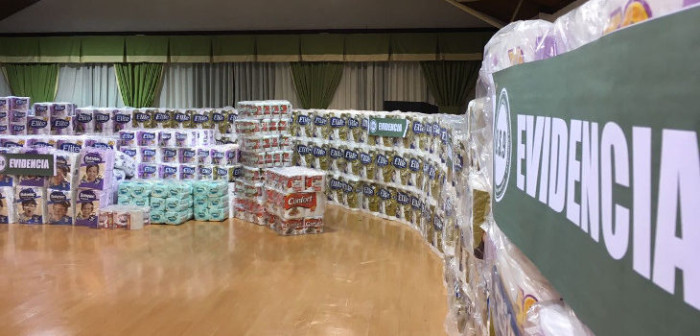 Detienen a dos hombres tras robar camión que transportaba papel higiénico en Las Condes