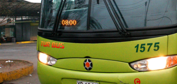 Captan máquina de Turbus desplazándose contra el tránsito en Antofagasta