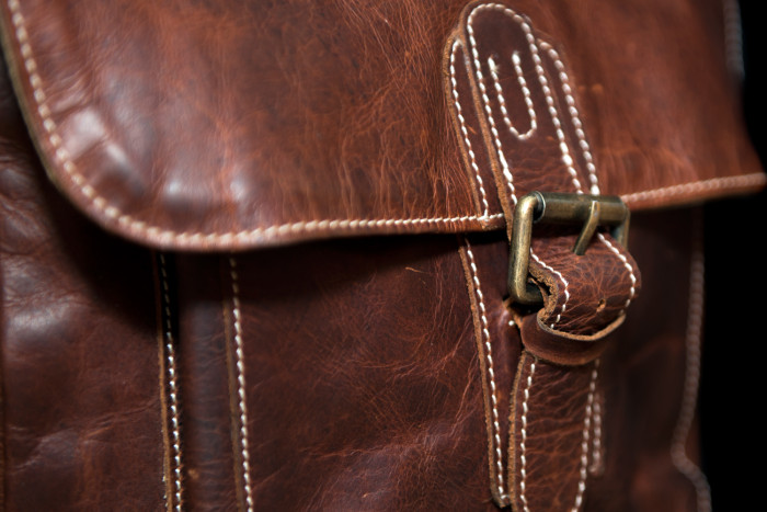 En Francia un hombre robaba equipaje de pasajeros escondido en una maleta