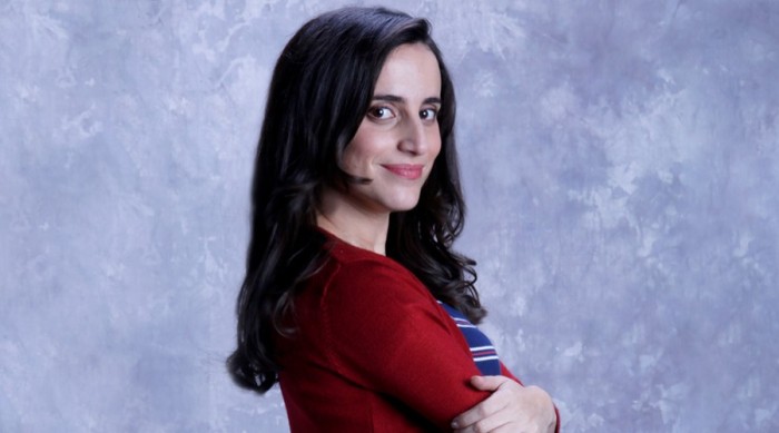 Camila Hirane responde a las bromas por su vestuario en 'Verdades Ocultas'