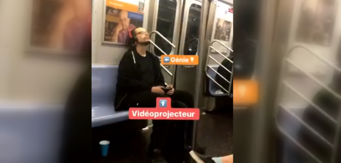 Neoyorquino sacó aplausos por ingeniosa forma de ver series en el metro: usa un proyector