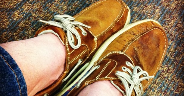 ¿Por qué no es recomendable usar zapatos sin calcetines?