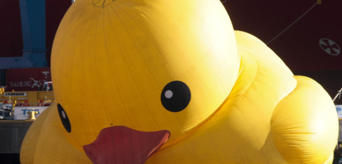 Pato de hule gigante se despide de Valparaíso debido a pronóstico de fuertes vientos