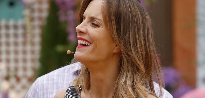 Diana Bolocco se llenó de piropos tras lucir su trabajado abdomen en bikini