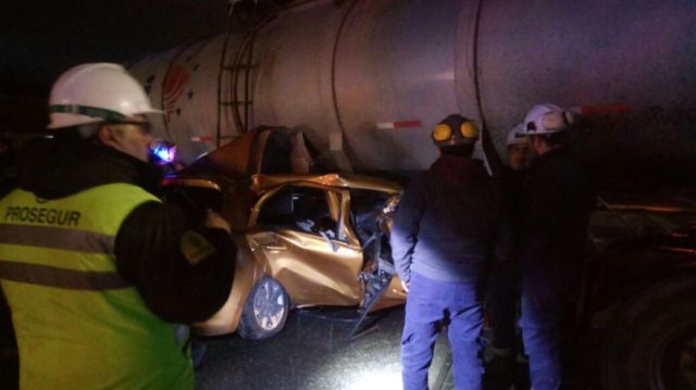 Dos personas mueren en violento accidente de tránsito en Coronel