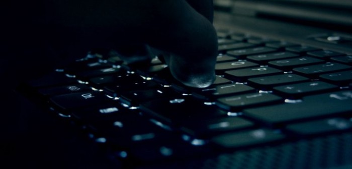 Hacker condenado por estafar a Diana Bolocco se encuentra prófugo desde agosto