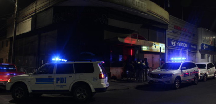Hallan a menor de edad trabajando en club nocturno administrado por su madre en Arica