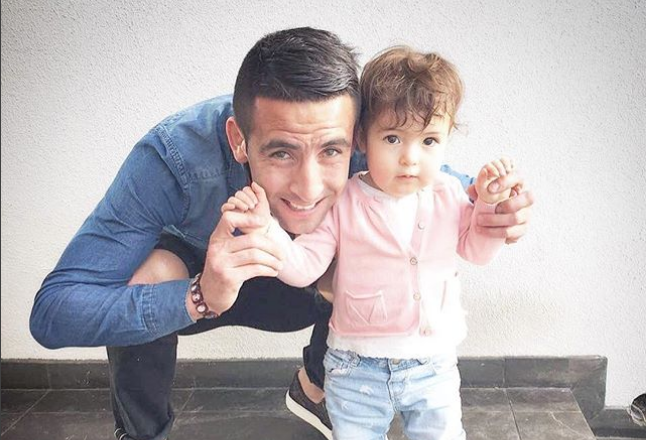 Pom Pom Sneakers: la moda con la que se luce la pequeña hija de Mauricio Isla