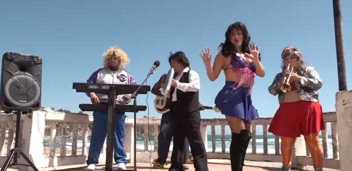 Chistoso videoclip de Belén Mora y Toto Acuña en Morandé Con Compañía 'la rompe' en redes