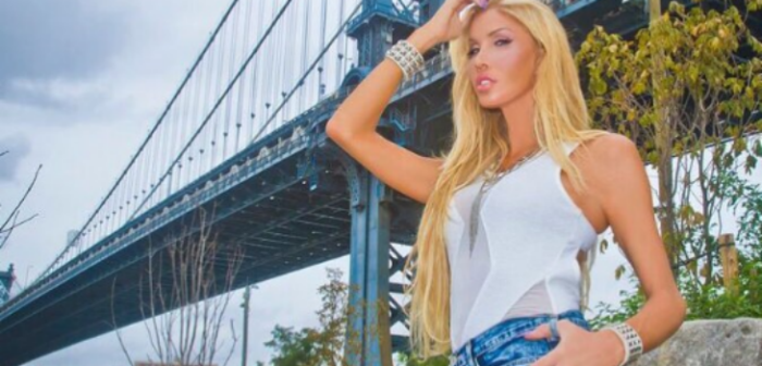 Mujer transgénero gastó un millón de dólares para convertirse en la 'Barbie humana'