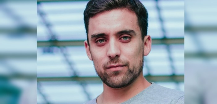 Actor Renato Jofré sacó suspiros en Instagram con destapada fotografía mostrando su torso