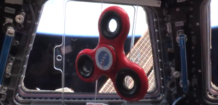 Increíble experimento: el hipnótico efecto que produce un spinner girando en el Espacio