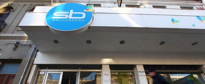 Salcobrand se defendió por altos valores en remedios: al Estado se los venden más baratos