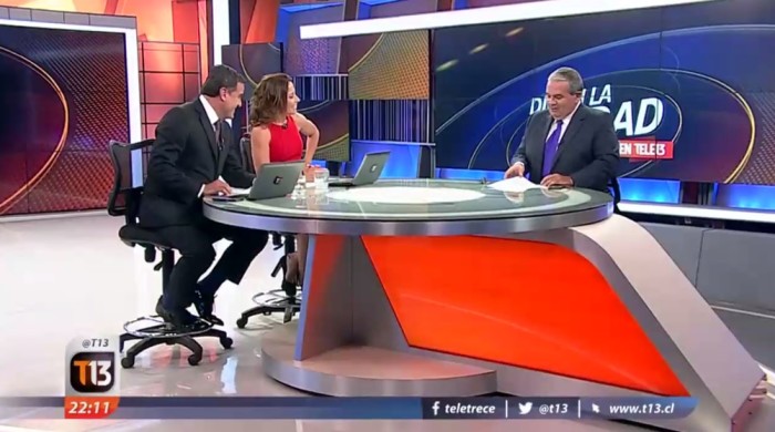 El desubicado chiste de Aldo Schiappacasse que incomodó a conductores de Teletrece