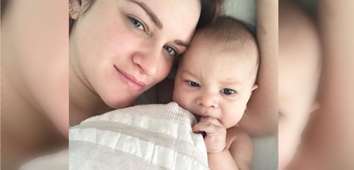 Mujer evidenció en video una de las terribles consecuencias del post parto: caída del pelo