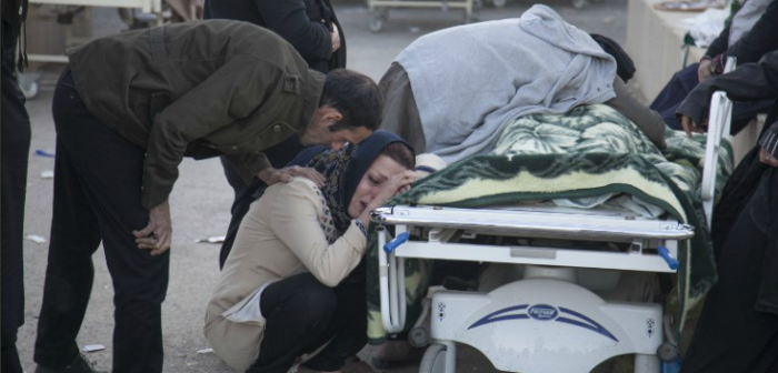 Aumentó cifra de muertos: más de 300 fallecidos en Irán tras violento sismo