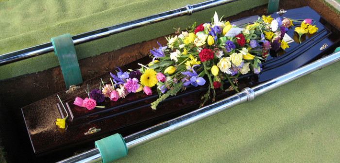 Familia debió viajar con ataúd en metro mexicano: no tenía dinero para servicio fúnebre