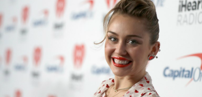 Miley Cyrus modeló curioso look oversize: aseguraron que quería esconder su 'embarazo'