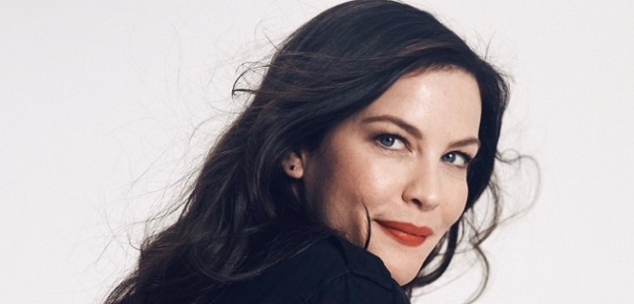 A sus 40 años la actriz Liv Tyler posa en ropa interior y celebra sus curvas