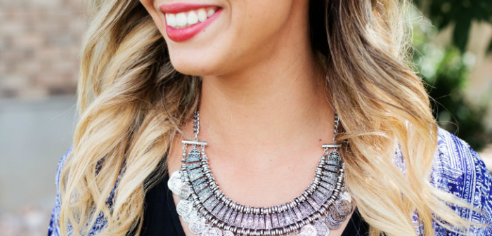 Joven resaltó con brillo sus estrías para concientizar a mujeres sobre sus imperfecciones