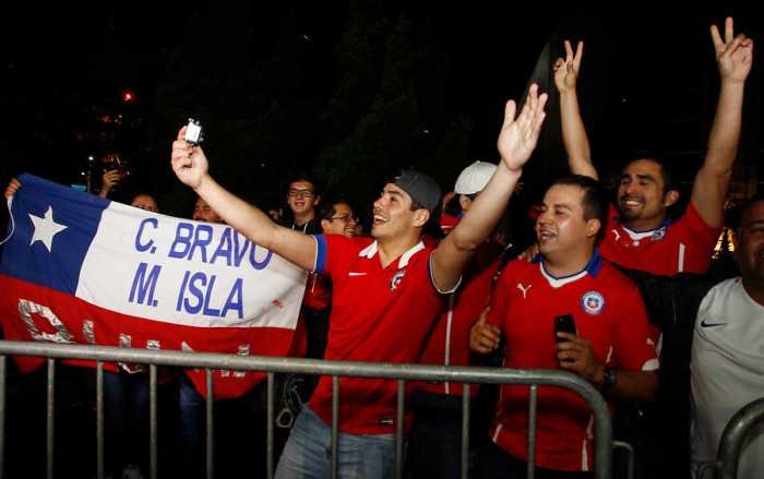 La FIFA sancionó a Chile por indebido comportamiento de los hinchas en Brasil