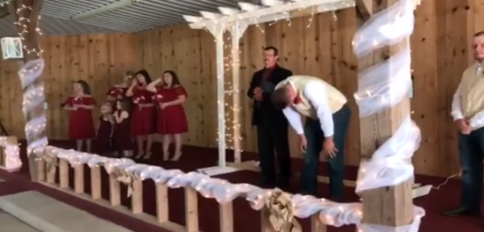 Novia entró a su boda cantando tema de Elvis Presley y dejó a su futuro marido llorando