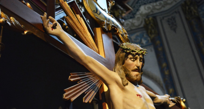 Encuentran 'cápsula del tiempo' escondida en insólito lugar en una estatua de Cristo