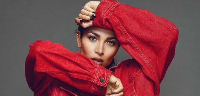 Las sensuales fotografías del debut publicitario de Lisandra Silva en Chile