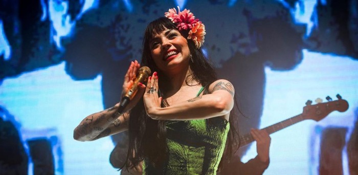 Mon Laferte sorprendió con homenaje a un dibujo animado que marcó a muchos