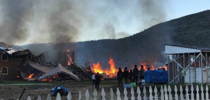 Incendio destruyó conocido hotel en Torres del Paine