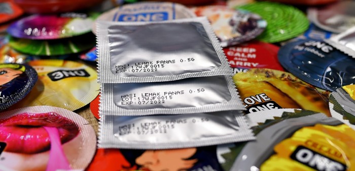 India prohíbe publicidad de preservativos en televisión durante el día por ser 