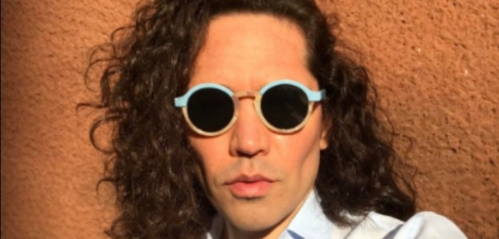 Di Mondo y su novio sorprendieron enviando saludo navideño con extravagantes disfraces