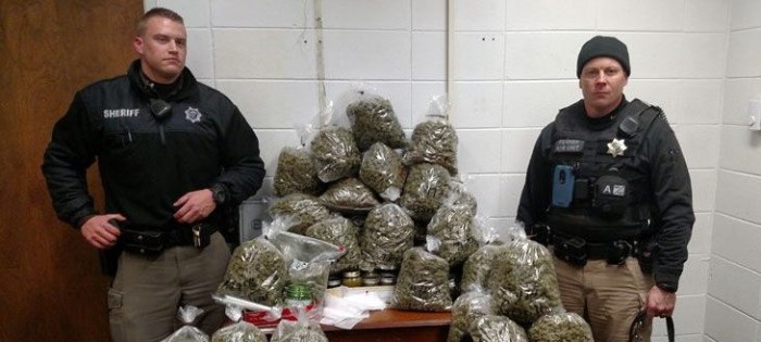 Abuelos son detenidos con 27 kilos de marihuana: eran regalos de Navidad