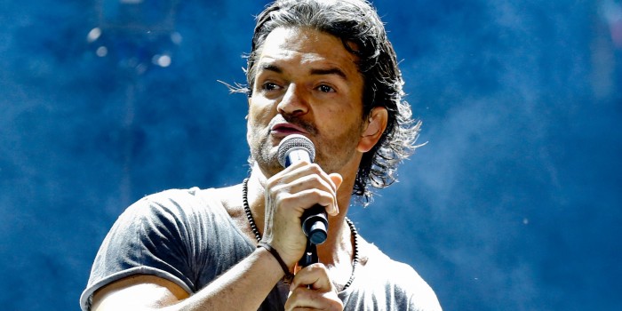 El valor por el que se llevaron los curiosos objetos que Ricardo Arjona donó a la Teletón