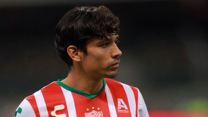 Presidente del Necaxa abre la puerta ante una salida de Matías Fernández a Colo Colo