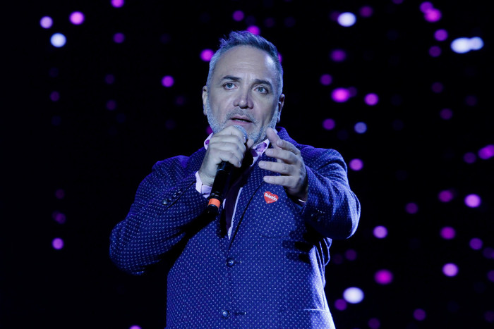 ¡No aprende! Luis Jara protagoniza chascarro por su poco manejo del inglés en la Teletón