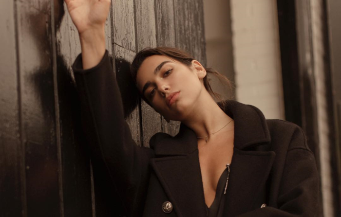 Cantante Dua Lipa sorprendió a sus seguidores con fotografía sin maquillaje