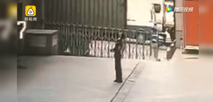 Guardia murió aplastado tras intentar salvar a mujer que se lanzó de un piso 11 en China