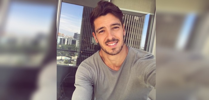 La destapada celebración navideña de Álex Consejo: posó desnudo en Instagram