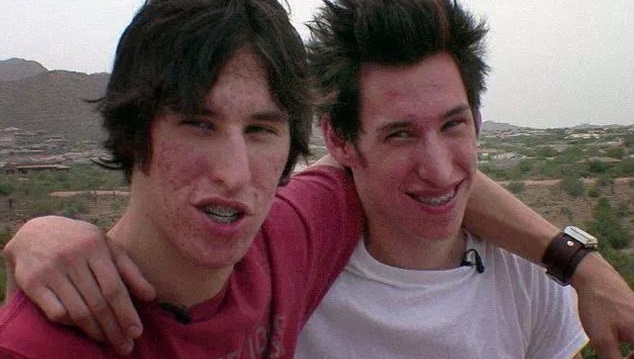 Gemelos intervinieron su rostro para parecerse a Brad Pitt: el resultado ni se acerca