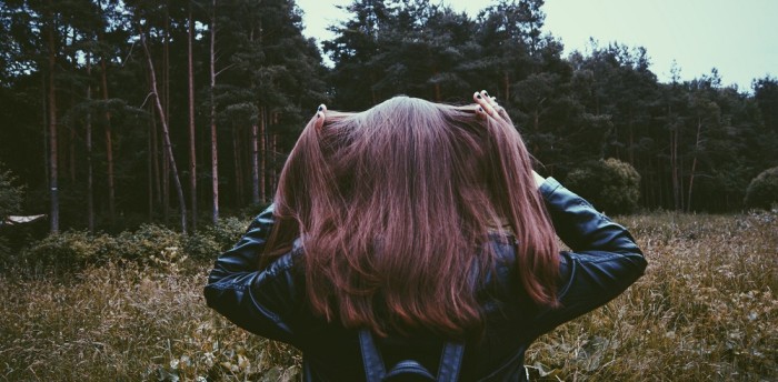 El accesorio de uso cotidiano que podría estar dañando tu cabello y no te has dado cuenta