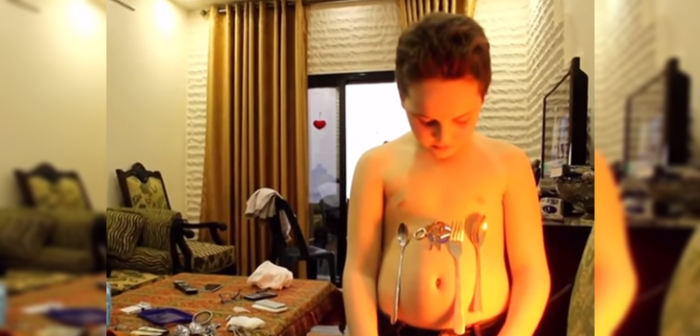 El niño 'Magneto': pequeño asombra al mundo con su habilidad para atraer objetos metálicos