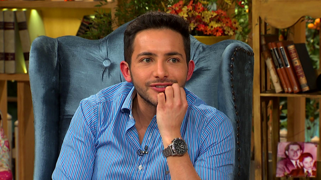 Hugo Valencia presenta a su guapa hermana menor y se llenó de piropos