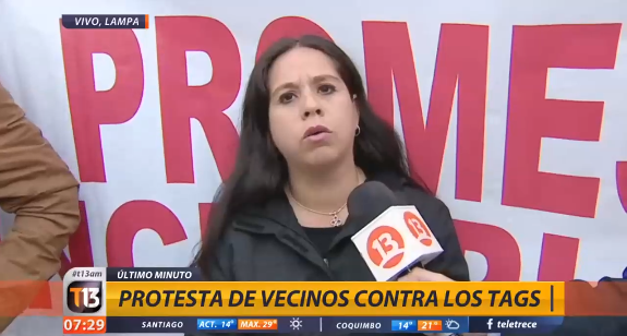 Inesperado mensaje político de mujer en medio de protesta no fue bien recibido en Twitter