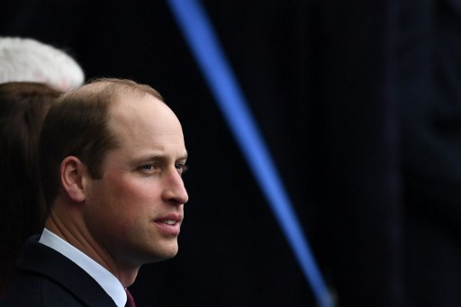 ¿Para encubrir su calvicie? Príncipe Williams sorprendió con radical cambio de look