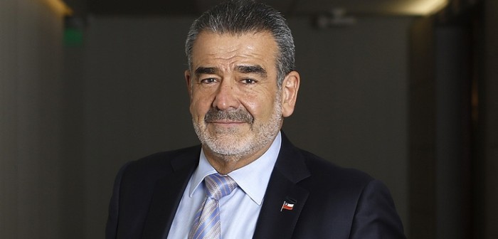 Andrónico Luksic anunció a los ganadores de concurso que celebra su primer año en Twitter